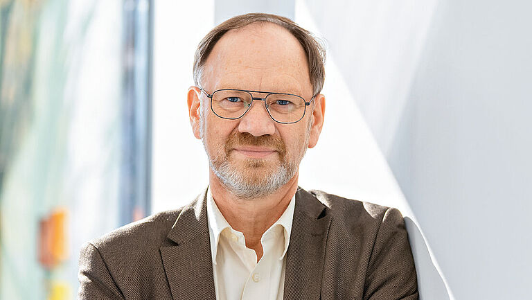 Porträt Dr. Peter Schiefen, Arbeitsmediziner bei der BGHW